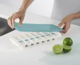 Форма для льда Joseph Joseph Duo Easy Release с крышкой, 14 крупных кубиков, 32,1 x 13 x 3,5 см, бело-синяя — фото 4