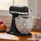 Керамическая чаша для миксера KitchenAid 4,7 л Beige Layered Hearts для Artisan 5 и Classic, бежевая — фото 3