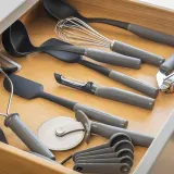 Пресс для чеснока KitchenAid Charcoal Grey 24 x 10 x 3 см, нержавеющая сталь и пластик, графитовый — фото 4