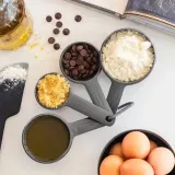 Набор мерных ёмкостей KitchenAid Charcoal Grey, 237, 118, 79 и 59 мл, пластик BPA Free, серый — фото 5