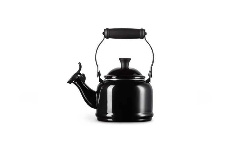 Чёрный чайник Le Creuset Demi 1,1 л, эмалированная углеродистая сталь, со свистком