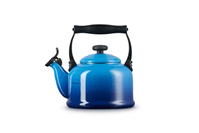 Чайник со свистком Le Creuset традиционный 2,1 л, эмалированная сталь, цвет Azure