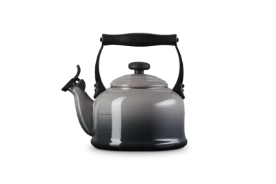 Чайник со свистком Le Creuset традиционный 2,1 л, эмалированная сталь, серый Flint