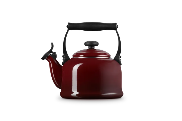 Чайник со свистком Le Creuset традиционный 2,1 л, эмалированная сталь, цвет Garnet