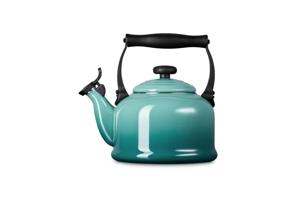 Чайник со свистком Le Creuset традиционный 2,1 л, эмалированная сталь, цвет Bleu Riviera