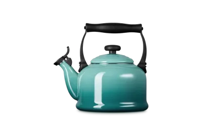 Чайник со свистком Le Creuset традиционный 2,1 л, эмалированная сталь, цвет Bleu Riviera