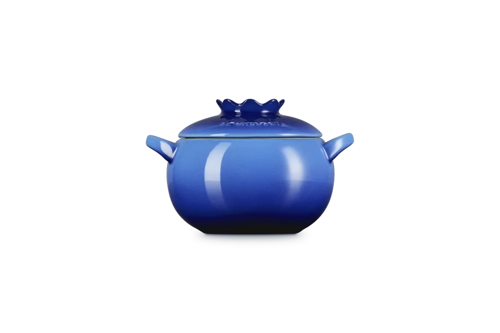 Форма для запекания и подачи Le Creuset из каменной керамики в виде ягоды, синяя