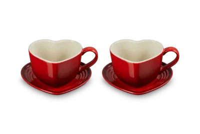 Кружки в форме сердца с блюдцами Le Creuset, каменная керамика, 2 шт по 220 мл, вишнёвые