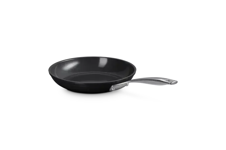 Сковорода Le Creuset 24 см, керамическое антипригарное покрытие без PFAS, алюминиевая, для индукции, чёрно-серебристая