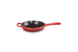 Сковорода чугунная эмалированная Le Creuset 16 см с рёбрами гриля для жарки и подачи, вишнёвая, для индукции — фото 1