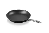 Сковорода Le Creuset 28 см, кованый анодированный алюминий, антипригарная, для индукционных плит, чёрная — фото 1
