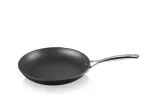 Сковорода Le Creuset 28 см, кованый анодированный алюминий, антипригарная, для индукционных плит, чёрная — фото 4