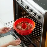 Форма силиконовая Lekue для саварена и бабки 22 см, платиновый силикон, объём 2400 мл, чёрная — фото 4