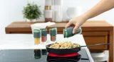 Банки для специй стеклянные Lekue с дозирующими крышками, набор 4 шт, 5,2 x 5,2 x 9,2 см — фото 4
