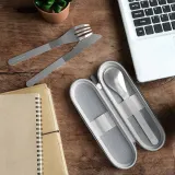 Дорожный набор столовых приборов Monbento Slim Nest Grey в футляре на молнии, ложка, вилка, нож, светло-серый — фото 6