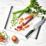 Доска разделочная OXO Good Grips 37,5 x 26,4 см, двусторонняя, молочно-чёрная — фото 6