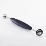 Ложка для выемки шариков из фруктов и овощей OXO Good Grips, две насадки разного размера, нержавеющая сталь, чёрная — фото 2