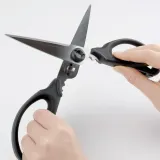 Ножницы кухонные для зелени OXO Good Grips, стальные лезвия с микрозубчиками, мягкая ручка, чёрные — фото 4