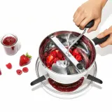Ручная протирка для овощей и фруктов OXO Steel Good Grips с 3 дисками, нержавеющая сталь и пластик, 37,5 × 26 × 18,4 см — фото 4