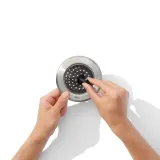 Сито для раковины OXO Good Grips из нержавеющей стали и силикона, без BPA, чёрное с серебристым, диаметр 11 см — фото 3