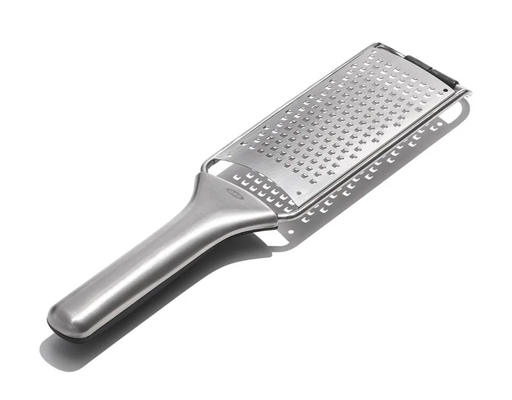 Тёрка ручная OXO Steel 29,2 × 6,9 см, нержавеющая сталь, силиконовая вставка в ручке, защитный чехол, серебристая