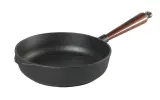 Глубокая сковорода Skeppshult 25 см с деревянной ручкой, чугун, для жарки мяса и рыбы, для соусов — фото 1
