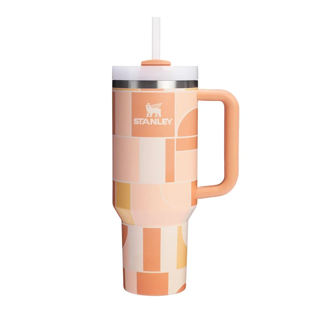 Термокружка Stanley Quencher H2.O FlowState 1,18 л с трубочкой и ручкой, лимитированная версия, Apricot Court Geo оранжевая