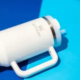 Термокружка Stanley Quencher H2.O FlowState 1,18 л с ручкой и трубочкой, сталь 18/8, Frost белая — фото 3