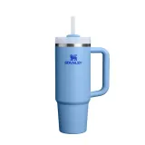 Термокружка Stanley Quencher H2.0 FlowState 890 мл с трубочкой и ручкой, для холодных напитков, голубая Blue Sky — фото 1