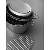 Жаровня Zwilling Plus 8,5 л нержавеющая сталь с крышкой и подставкой, для духовки и индукции, серебристая — фото 2