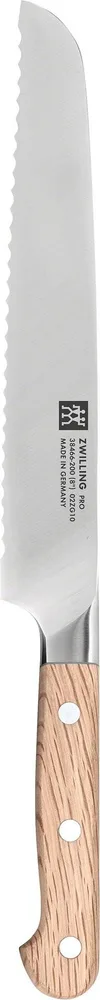 Нож для хлеба Zwilling Pro Wood 20 см, зубчатая кромка, деревянная рукоятка, твёрдость 55–58 HRC