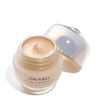 Тональная основа Shiseido Future Solution LX Total Radiance Foundation осветляющая, 30 мл