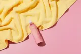Несмываемый спрей-кондиционер Umberto Giannini Banana Butter Detangler для лёгкого расчёсывания, для сухих волос, 250 мл — фото 2
