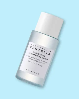 Тонер для лица Skin1004 Madagascar Centella Hyalu-Cica Brightening Toner увлажняющий, для сияния кожи, 30 мл