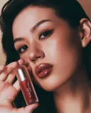 Масло для губ Axis-Y Vita Glow Lip Oil, увлажняющее, стеклянный блеск, оттенок Chilled Berry — фото 2