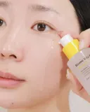Сыворотка для лица UIQ Biome Vita C Dark Spot Serum, осветляющая, с витамином C, для тусклой кожи, 30 мл — фото 4