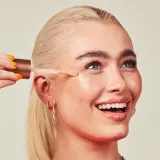 Rimmel Multi-Tasker Better Than Filters - Разглаживающая база для выравнивания тона кожи, 30 мл, оттенок 003 Light — фото 5
