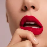 Lancome L'Absolu Rouge Cream - Кремовая помада для губ во флаконе, который можно заполнять, 3 г, оттенок 525 French Bisou — фото 8