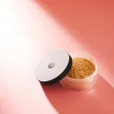Lily Lolo Mineral Foundation - Минеральный порошковый тональный фонд, 10 г, оттенок Porcelain — фото 5