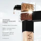 NARS Light Reflecting Foundation - Тональная основа для естественного сияния, 30 мл, оттенок VIENNA — фото 8