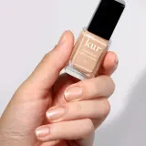 LONDONTOWN Kur Illuminating Nail Concealer - Светящийся лак для ногтей, 12 мл, оттенок Bare — фото 3