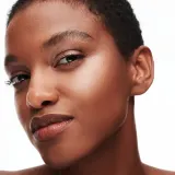 MAC Cosmetics Glow Play Blush - Розовый хайлатер для скул, 7 г, оттенок So Natural — фото 2