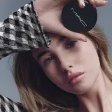 MAC Cosmetics Studio Fix Powder Plus Foundation Prefill - Матирующий пудровый тональный фон., 12 г, оттенок C3 — фото 8