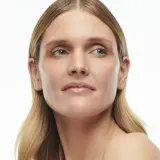 MAC Cosmetics Studio Radiance Serum-Powered Foundation - Подклад навилжающий, 30 мл, оттенок NW22 — фото 4