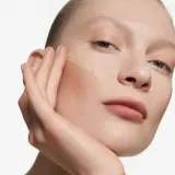 Inglot Skin Focused Care Face Foundation SPF 50 - Тональная основа с защитой SPF 50, 30 мл, оттенок 301 Light Olive — фото 3