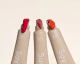 Say Hi Glassy Lips - Тонирующий бальзам для губ с пептидами оттенок Coral, 10 ml — фото 4