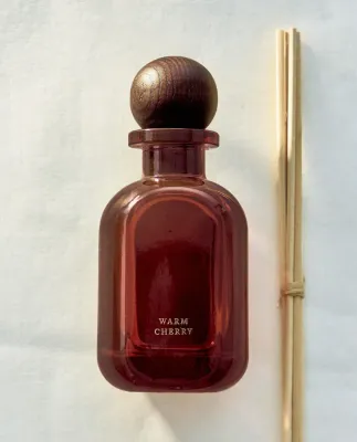 Zara Home Аромадиффузор Warm Cherry 100 мл, тростниковые палочки микадо, аромат фруктовый, Персиковый