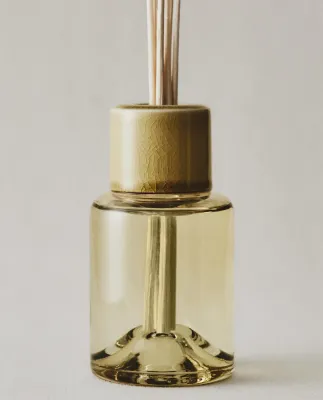 Zara Home Аромадиффузор Floral Beyond 190 мл, тростниковые палочки микадо, аромат цветочный, Розовый