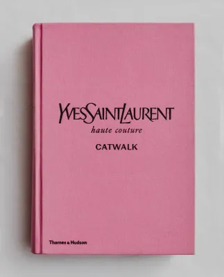 Yves Saint Laurent Catwalk. Полная коллекция подиумных образов (на английском языке)