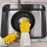 IKEA RINNIG (ИКЕА РИННИГ) — Перчатки для уборки, ярко-жёлтый/кремовый S — фото 2